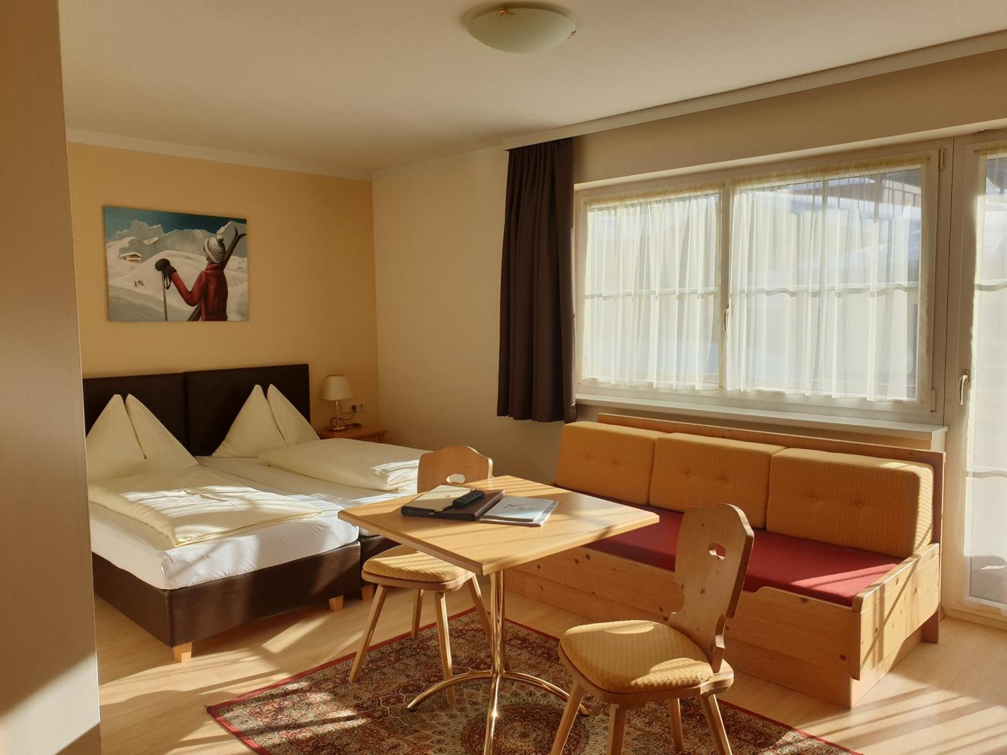 Hotel Garni - Restaurant Kaminstube Sankt Anton am Arlberg Ngoại thất bức ảnh