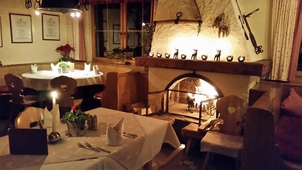 Hotel Garni - Restaurant Kaminstube Sankt Anton am Arlberg Ngoại thất bức ảnh
