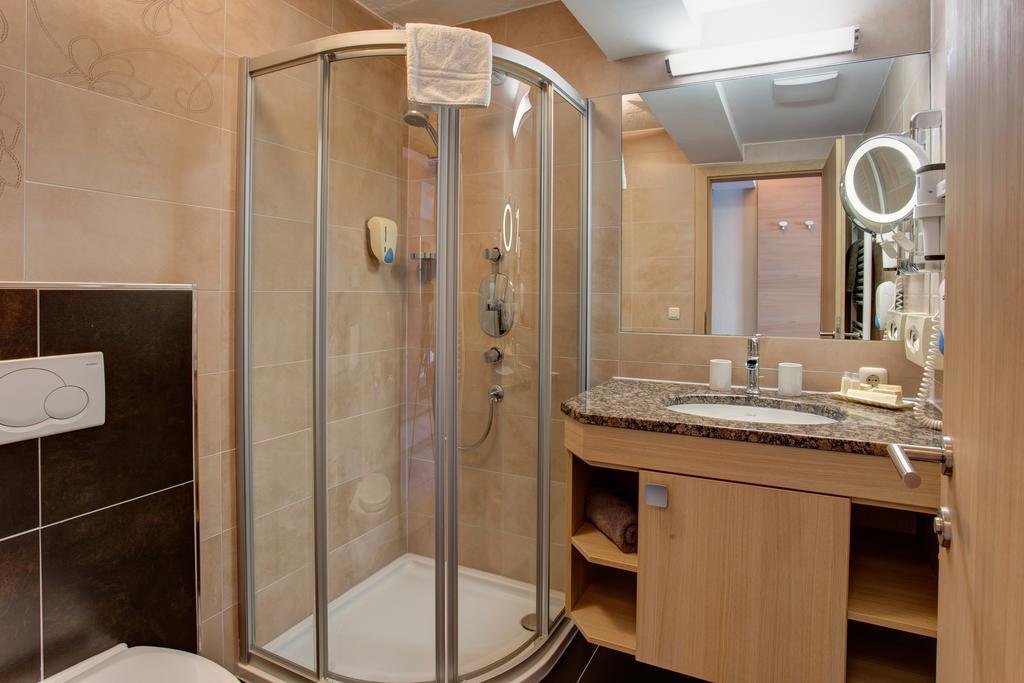 Hotel Garni - Restaurant Kaminstube Sankt Anton am Arlberg Ngoại thất bức ảnh