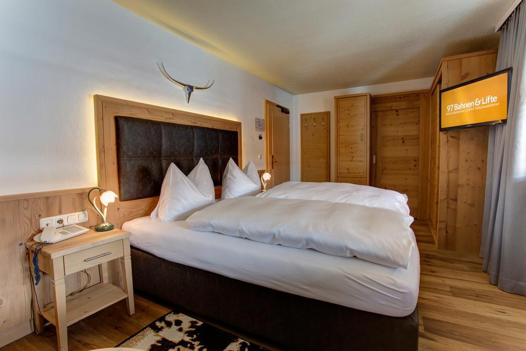 Hotel Garni - Restaurant Kaminstube Sankt Anton am Arlberg Ngoại thất bức ảnh